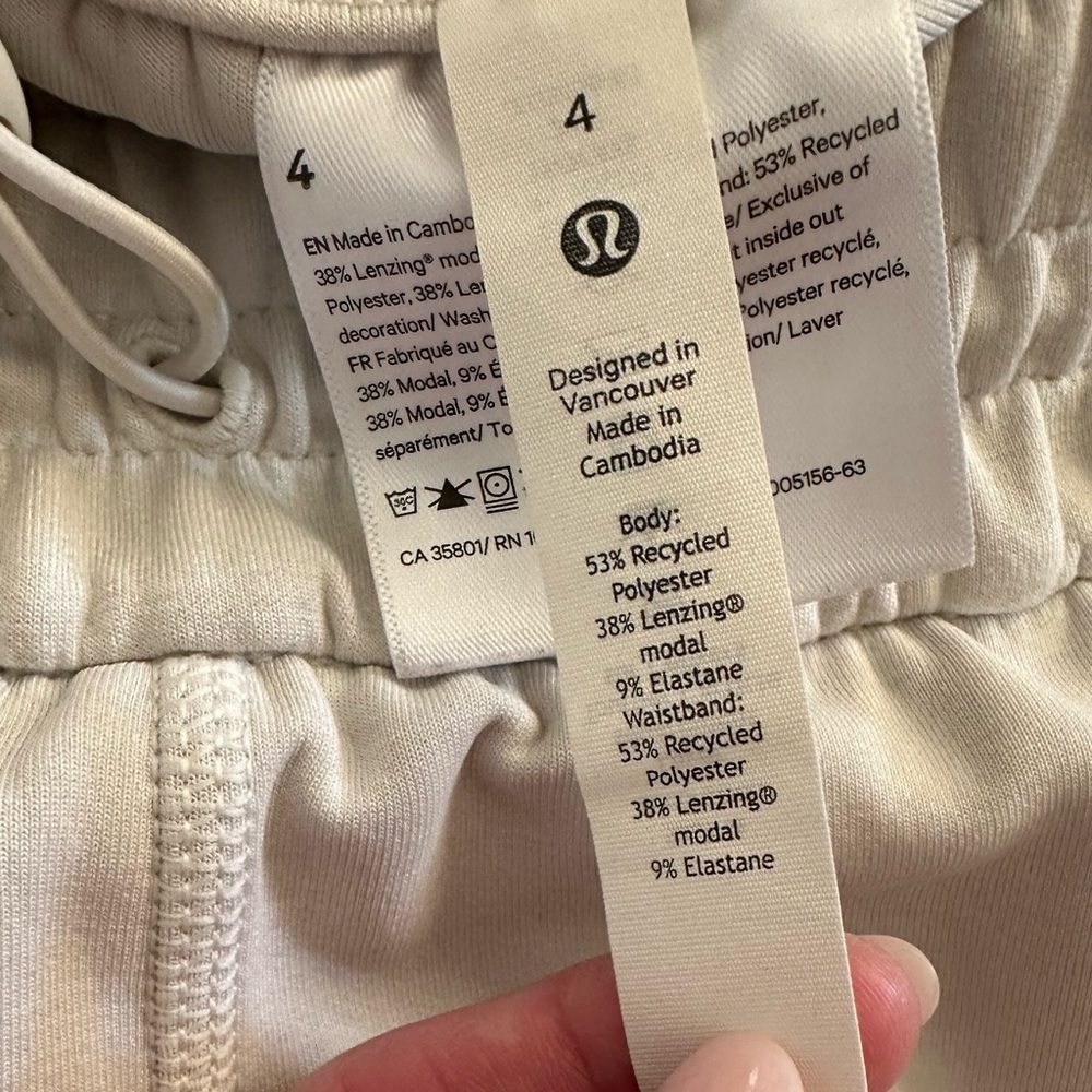 🩷 Lululemon Softstreme High-Rise Short 4"  Size 4 Bone - Picture 10 of 11